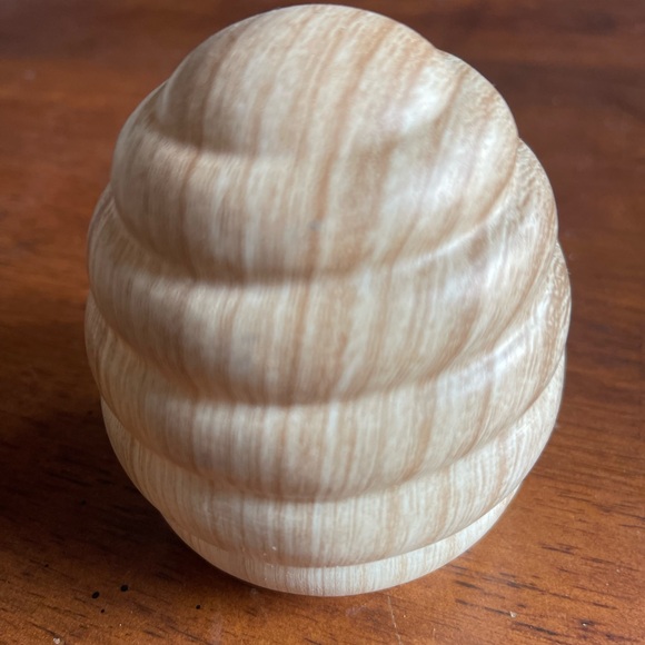 Natural Charming Bee and Hive Decor - Picture 6 of 7